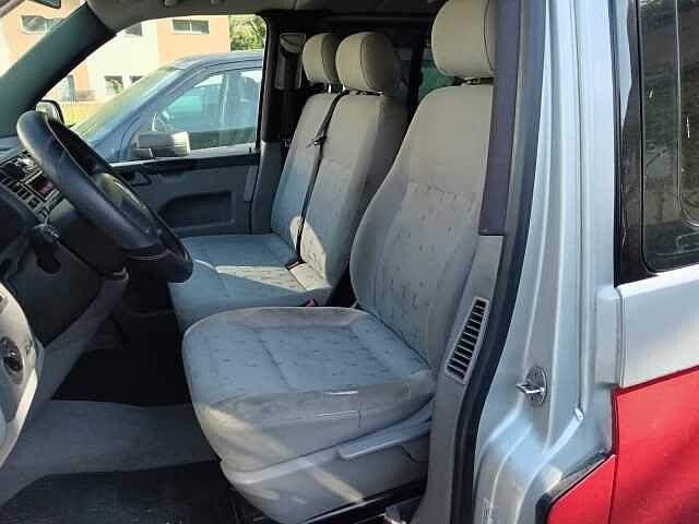 Volkswagen Transporter 2.5 TDI/130CV PL Kombi 9 posti