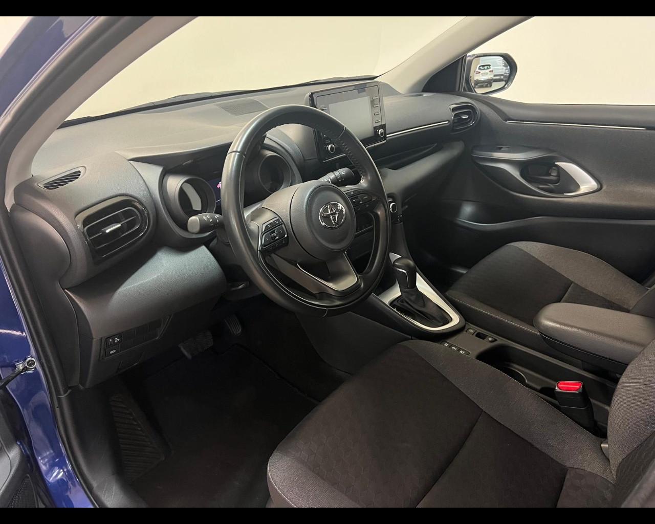 TOYOTA Yaris 1.5h Trend