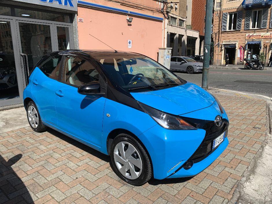 Toyota Aygo 1.0 VVT-i 69 CV 5 porte x-play - OK NEOPATENTATI