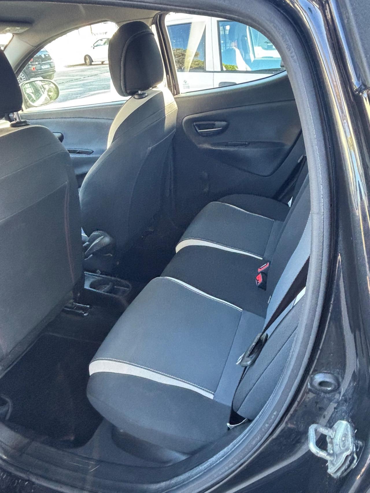 Lancia Ypsilon 0.9 TwinAir 85 CV 5 porte Metano Ecochic Gold