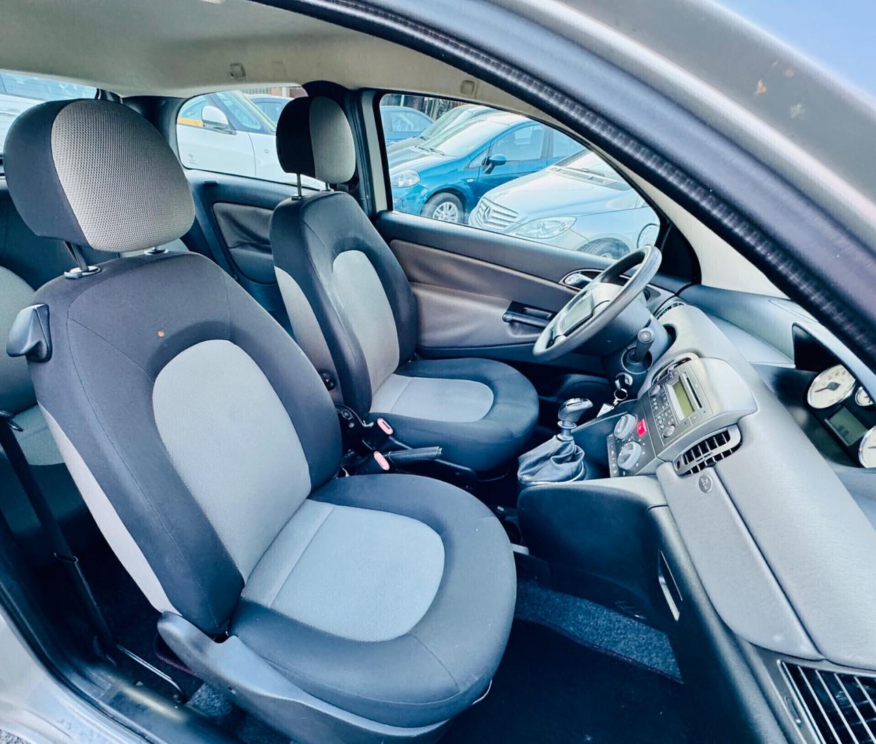 Lancia Ypsilon 1.2 16V Oro