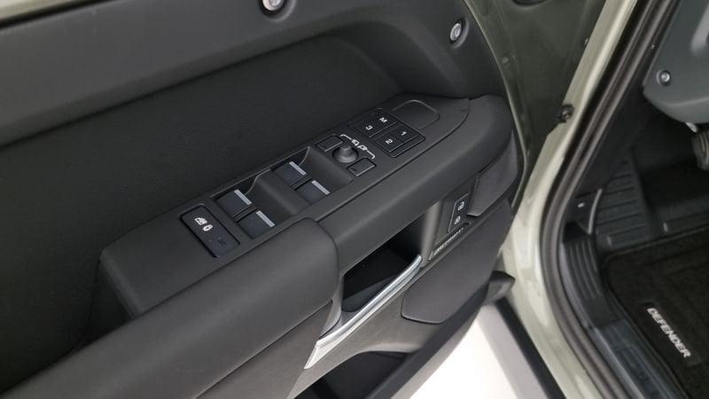 Land Rover Defender 110 3.0D I6 200 CV AWD Auto X-Dynamic SE