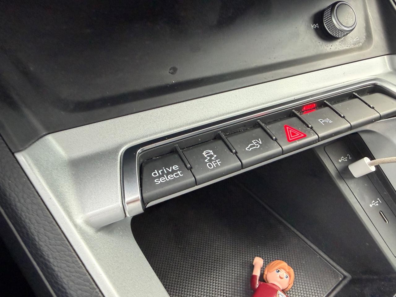 Audi Q3 45 TFSI e S tronic Business