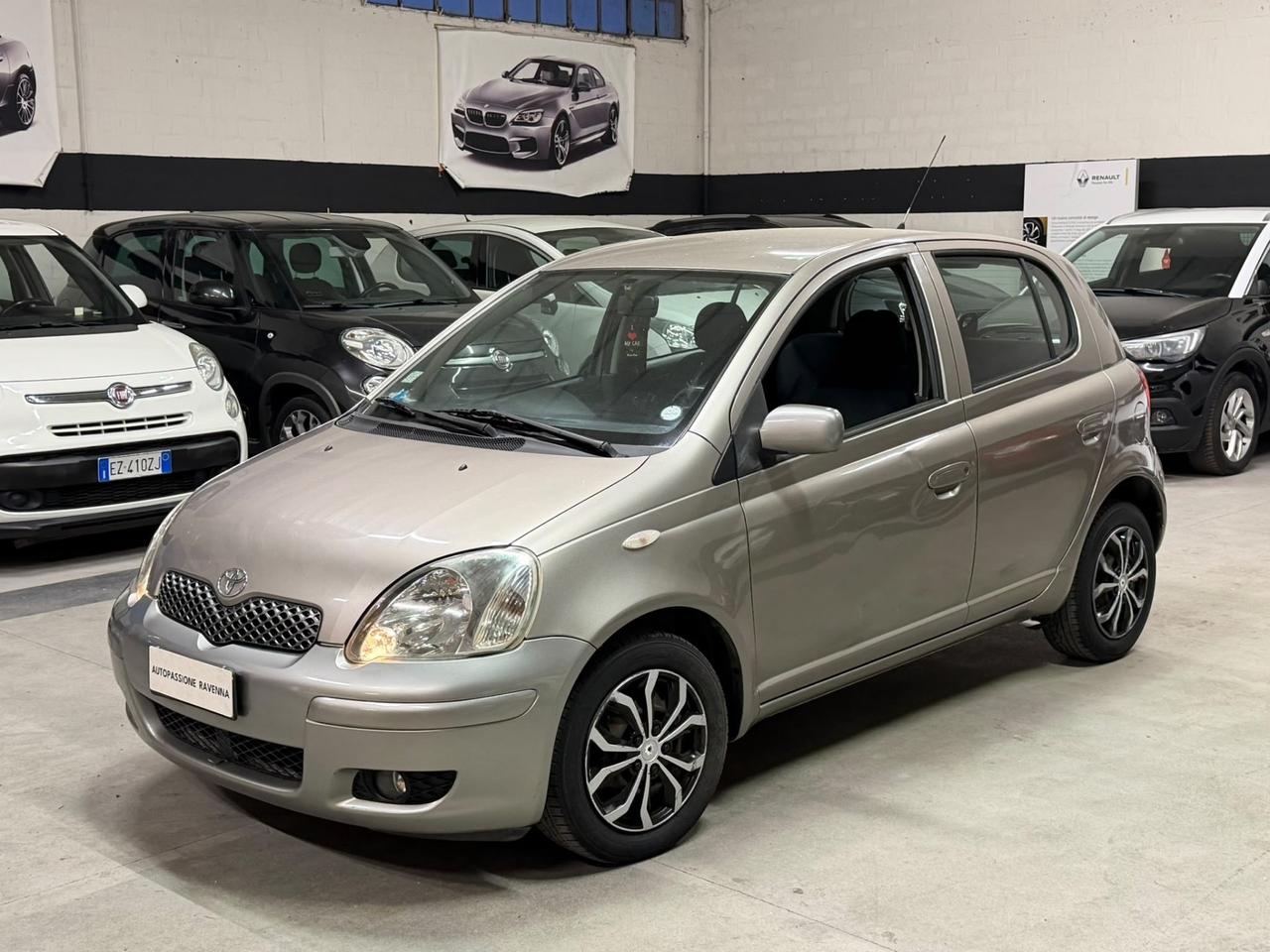 Toyota Yaris 1.3i 16V cat 5 porte Sol