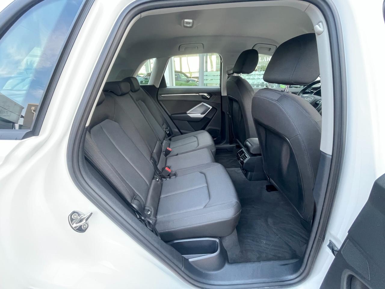 Audi Q3 45 TFSI e S tronic Business