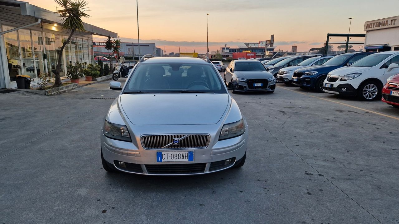 Volvo V50 2.0 D cat Momentum - PELLE - TAGLIANDATA