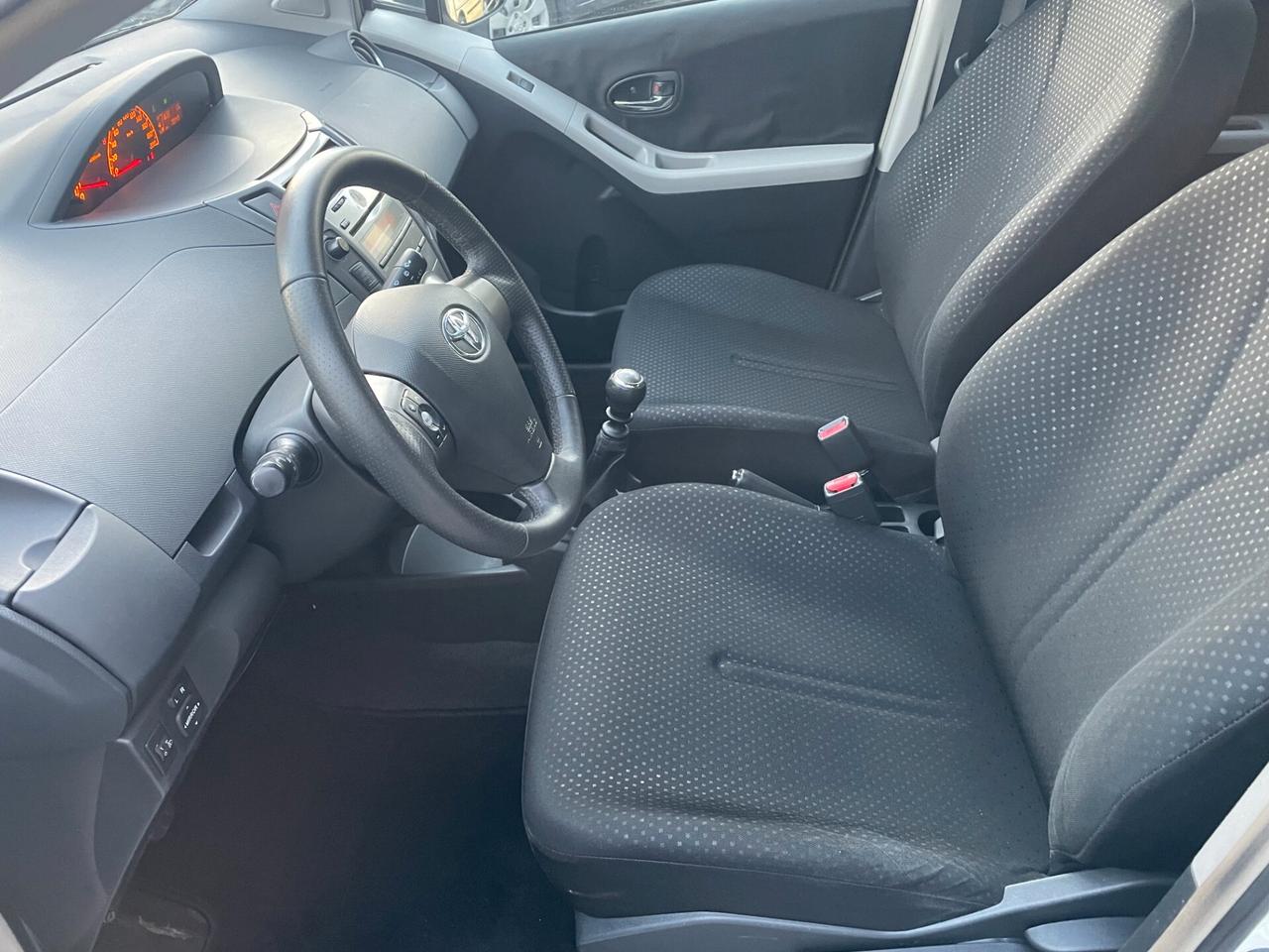 Toyota Yaris 1.3 5 porte Sol my10 facelift IDONEA NEOPATENTATI