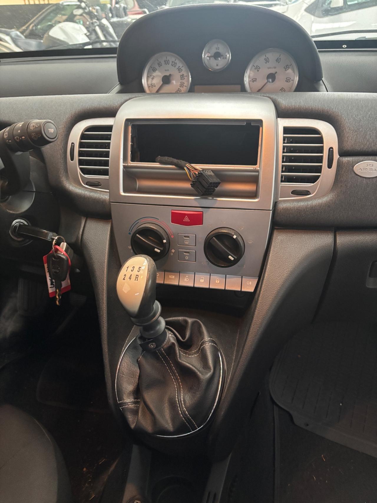 Lancia Ypsilon 1.4 Diva Ecochic GPL