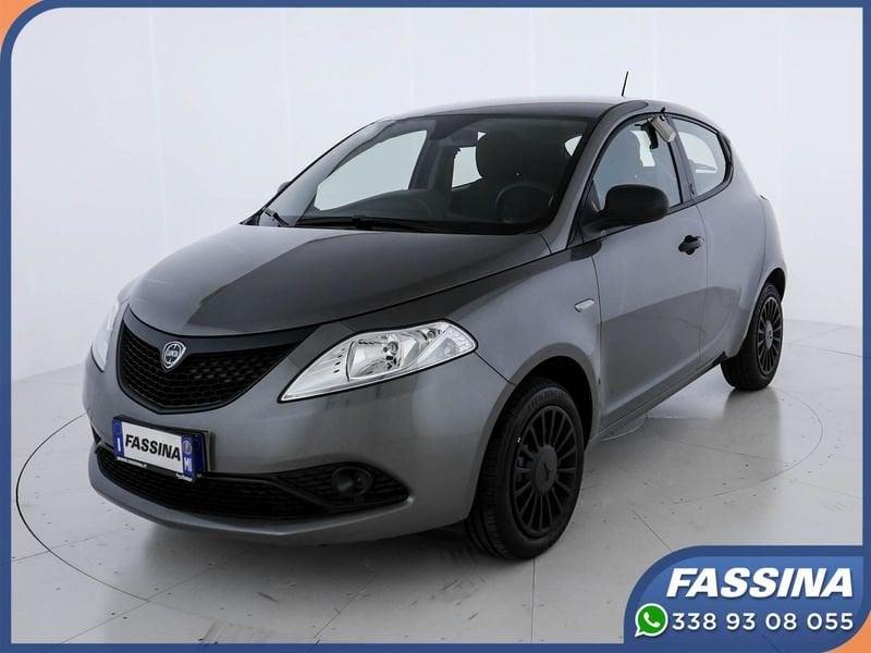 Lancia Ypsilon 1.0 FireFly 5 porte S&S Hybrid Silver