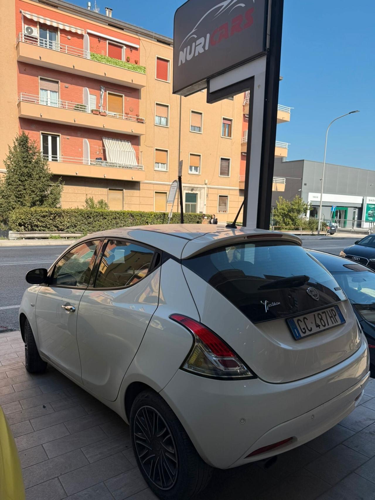 Lancia Ypsilon 1.0 FireFly 5 porte S&S Hybrid Ecochic Gold