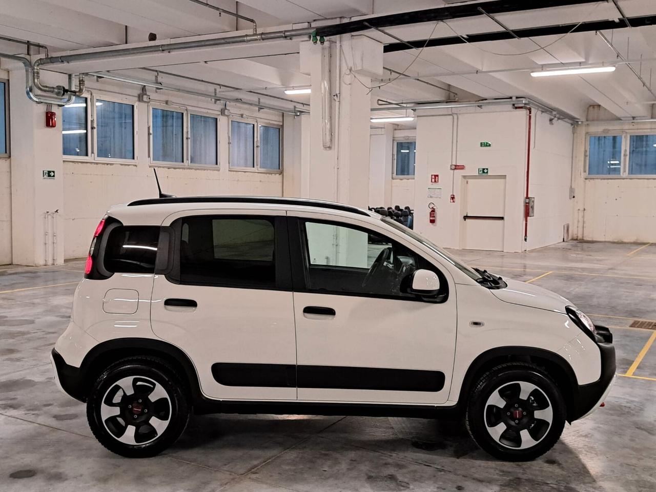 Fiat Panda 1000 FireFly Hybrid 70CV Cross 5 Porte Km. 0