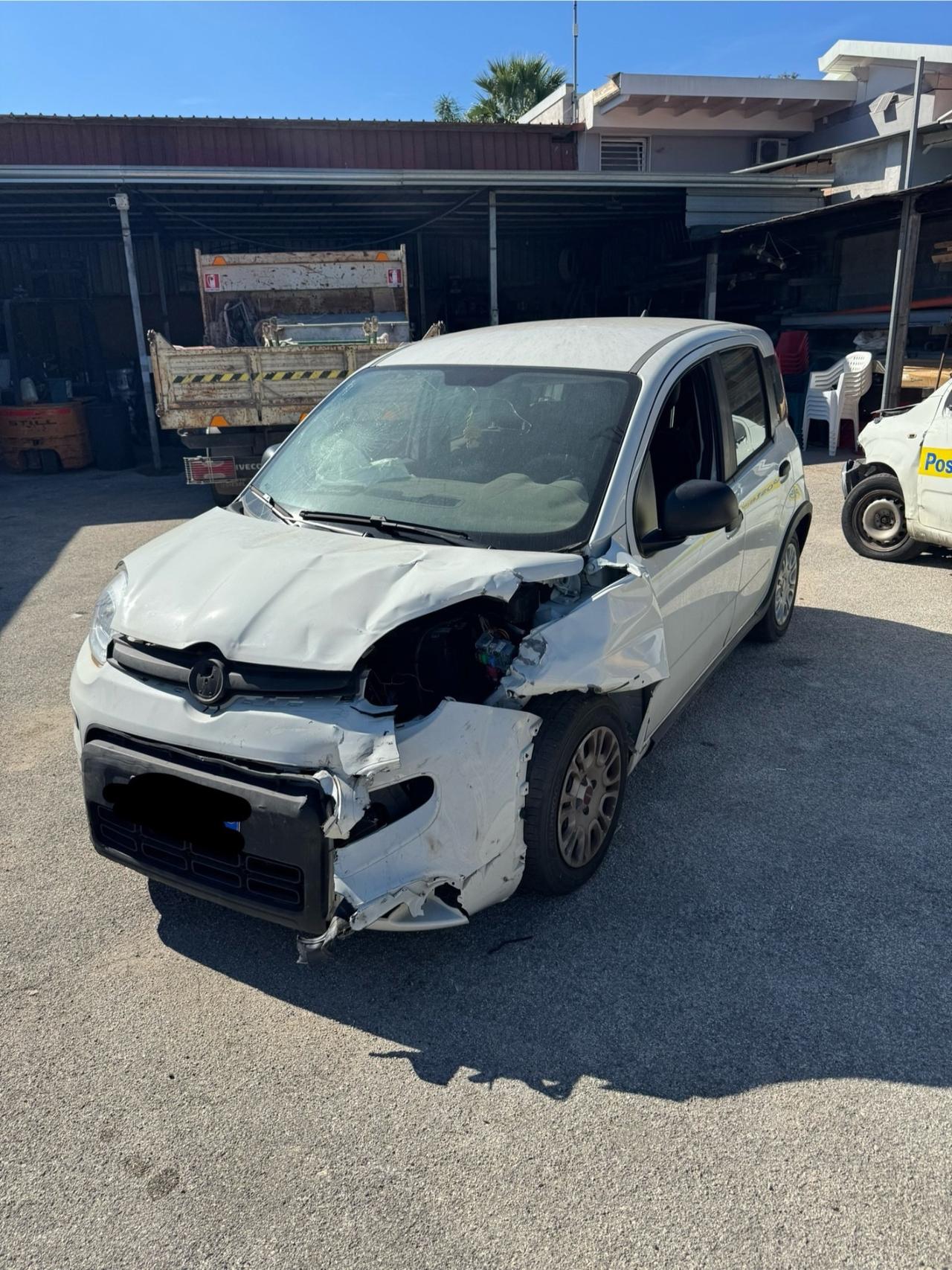 Fiat Panda 1.0 Hybrid 12/2023 incidentata sinistrata