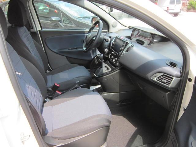 Lancia Ypsilon 1.0 FireFly 5 porte S&S Hybrid Gold NEOPATENTATI