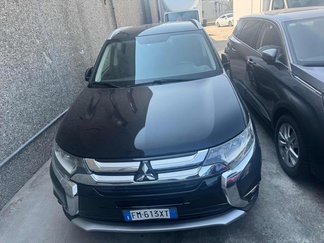 MITSUBISHI Outlander 2.2 DI-D 4WD Instyle Plus SDA 7 posti