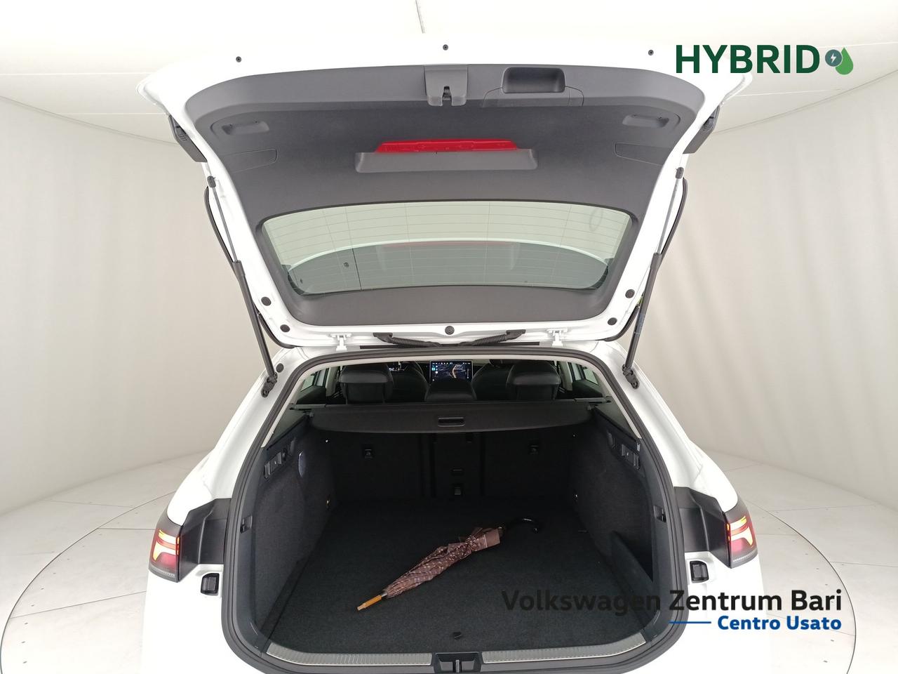 Volkswagen Passat 1.5 tsi ehybrid business 204cv dsg