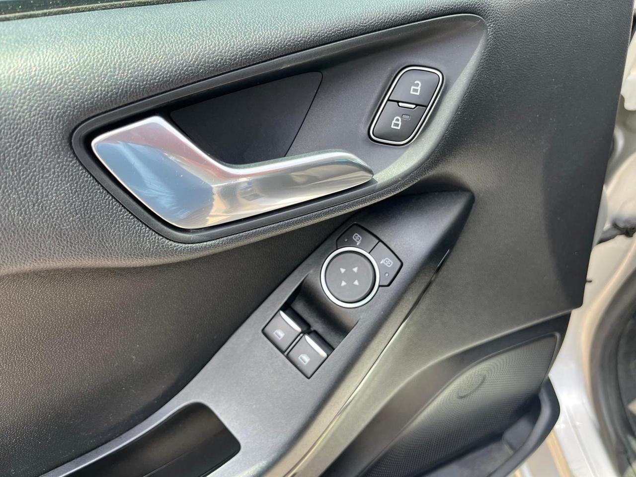 Ford fiesta 5P-1.1 benz/cv 86-km 50000-12/2018