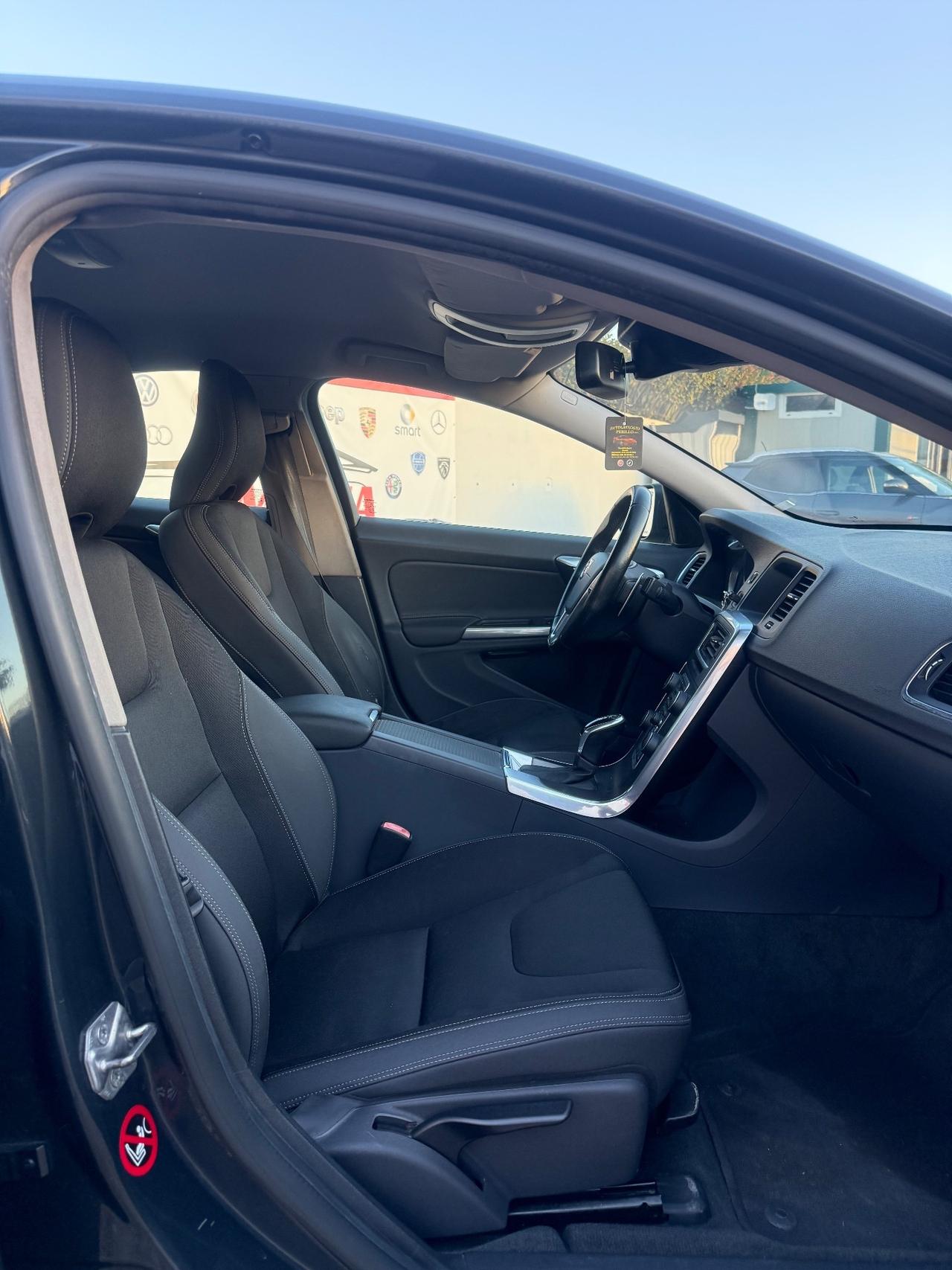 Volvo S60 D5 AWD Geartronic Momentum