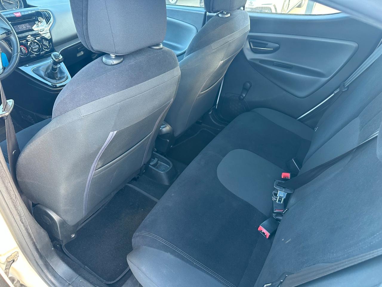 Lancia Ypsilon 1.2*8V*GOLD*PDC*MP3*CITY*NEOPATENTATI*