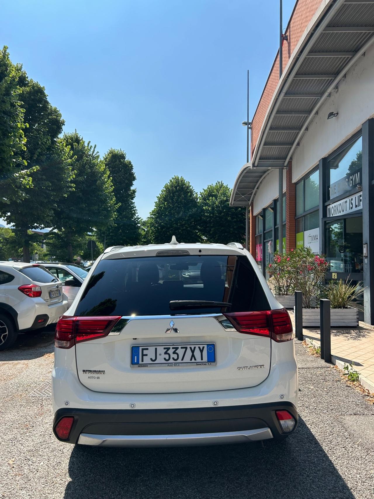 Mitsubishi Outlander 2.2 DI-D 4WD Instyle Plus SDA 7 posti
