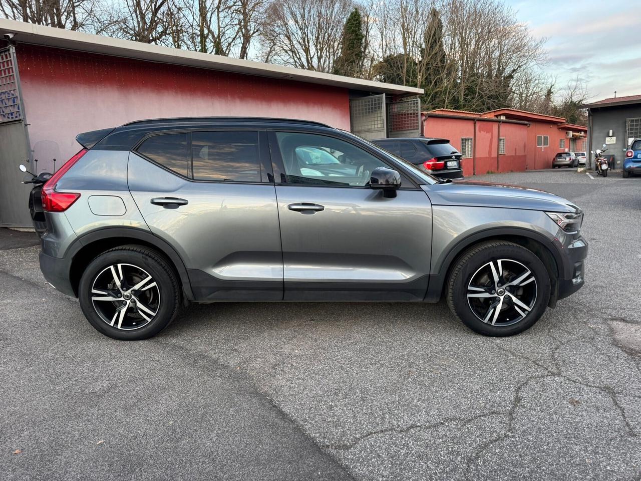 Volvo XC40 D3 AWD Geartronic R-design Black e Grey Edition Service Volvo Permute e Rate