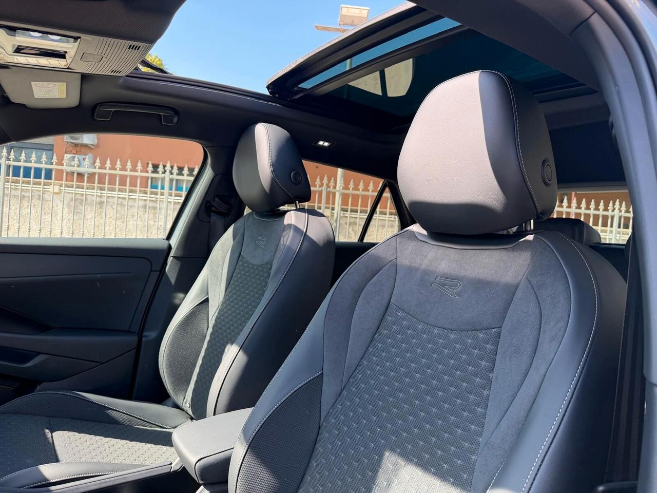 Volkswagen T-Roc 1.5 eTSI ACT 150 CV DSG R-Line