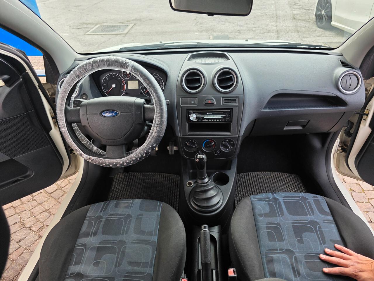 Ford Fiesta 1.4 TDCi 3p. Van con 232.000km Neopatentati ok