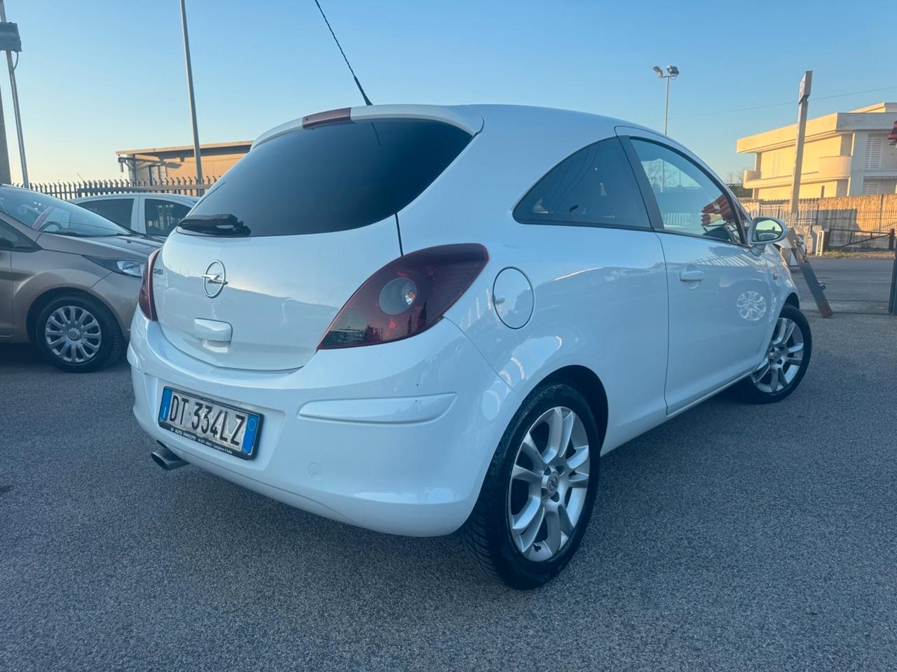 Opel Corsa 1.2 80CV 3 porte GPL-TECH Sport
