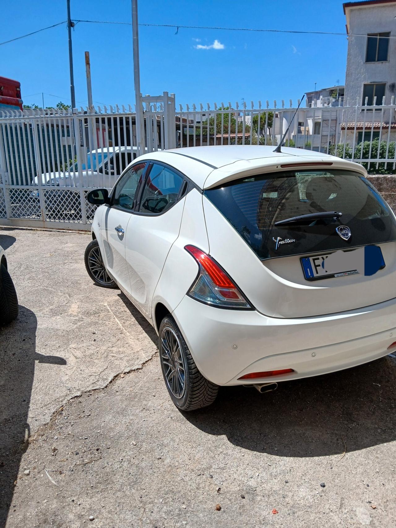 Lancia Ypsilon 1.2 69 CV 5 porte S&S Gold
