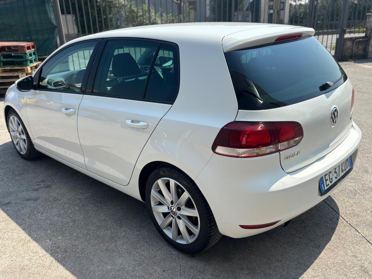 Volkswagen Golf 1.6 TDI CAMBIO AUTOMATICO ANNO 2011