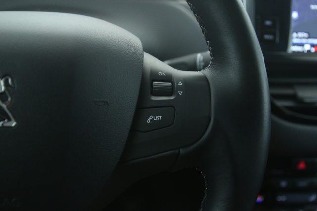PEUGEOT 2008 BlueHDi 100 Allure Retrocamera
