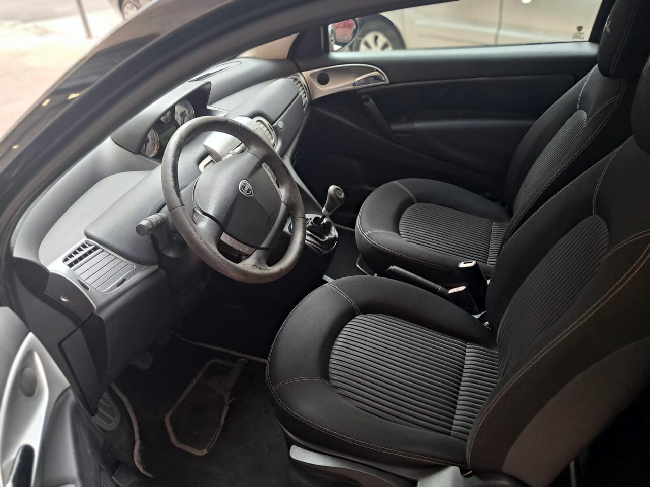 Lancia Ypsilon 1.3 MJT 75 CV MomoDesign-Euro4690