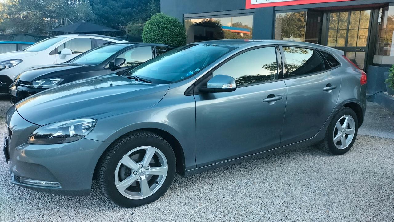 Volvo V40 D2 Momentum **130000KM** PREZZO REALE