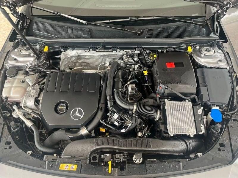 Mercedes-Benz CLA CLA 180 AMG Line Advanced Plus Navi Camera 18"