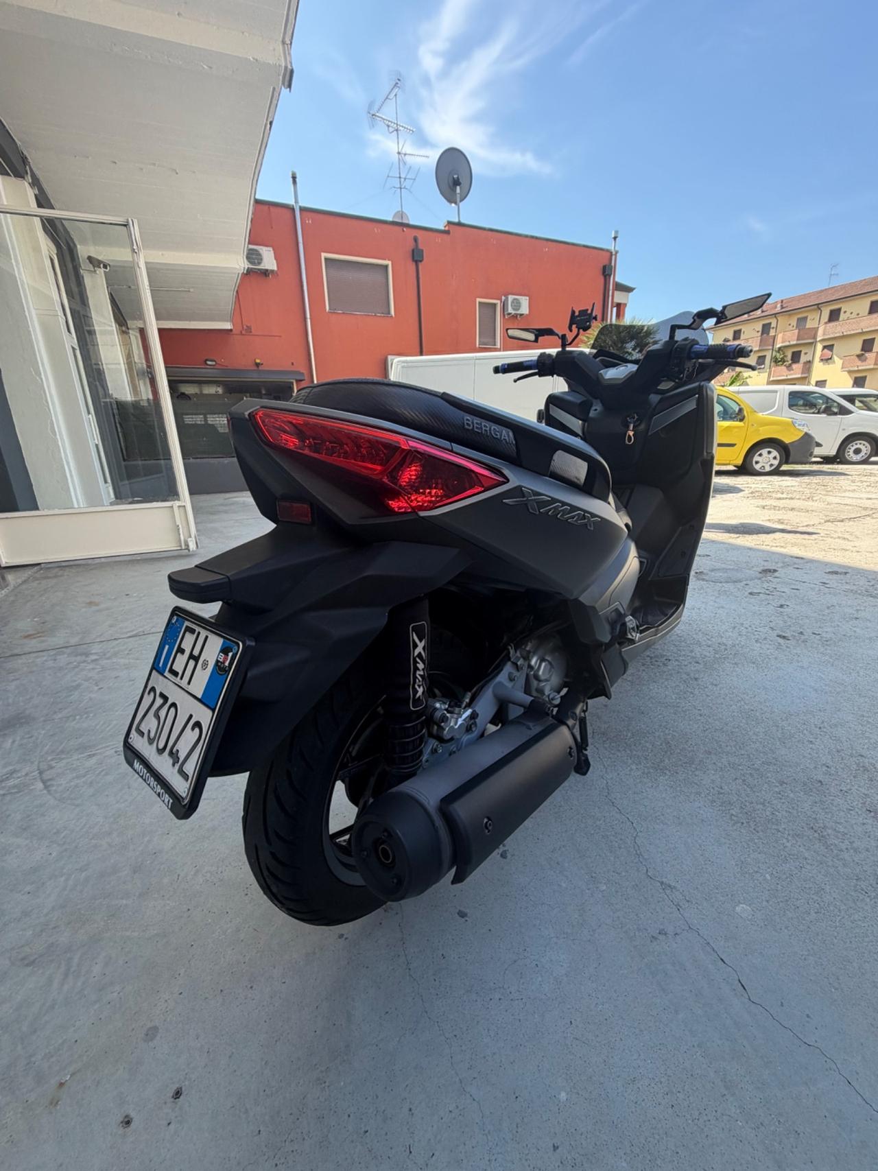 Yamaha X-Max 250