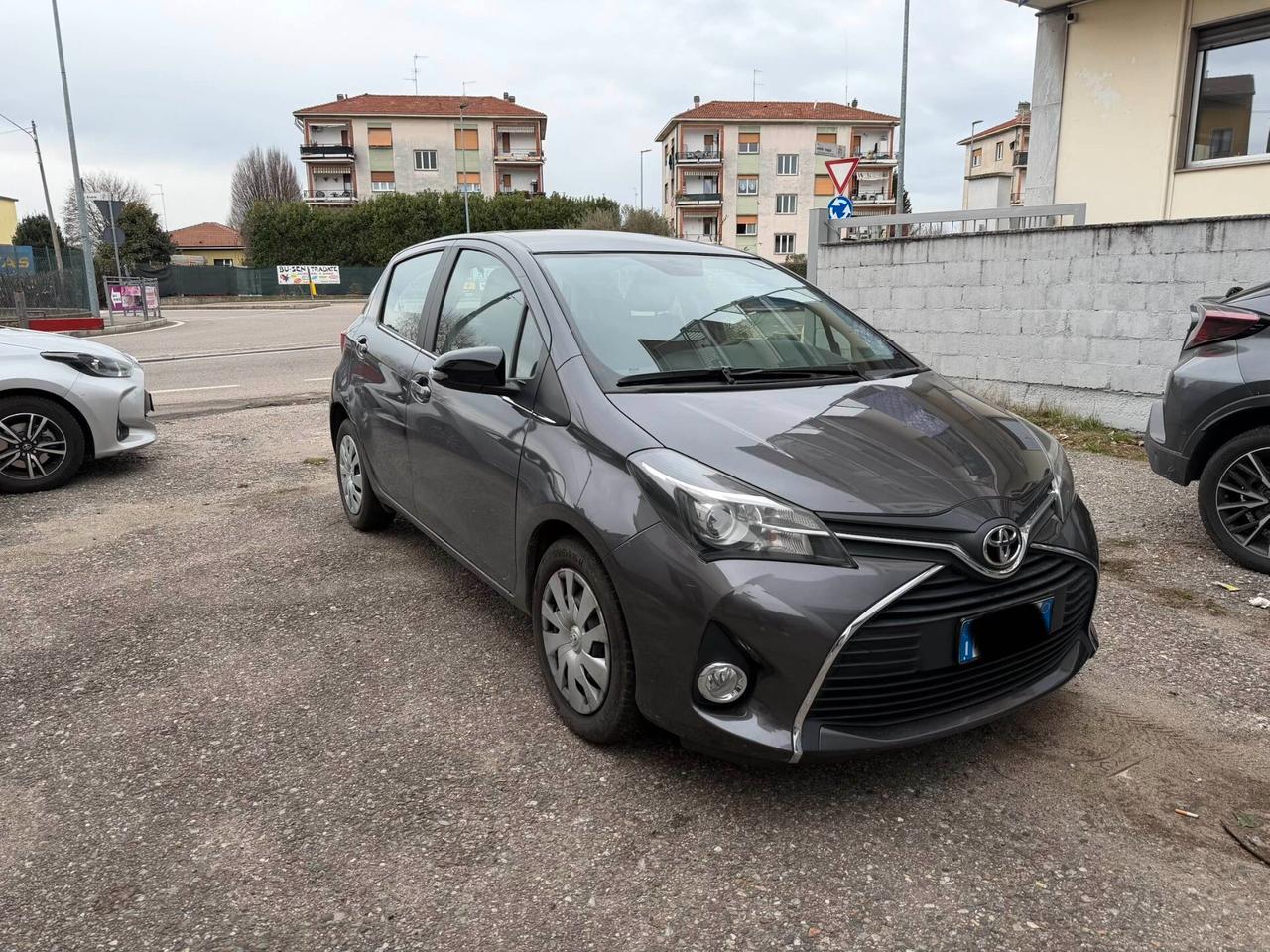 Toyota Yaris 1.0 5 porte Cool NEOPATENTATI