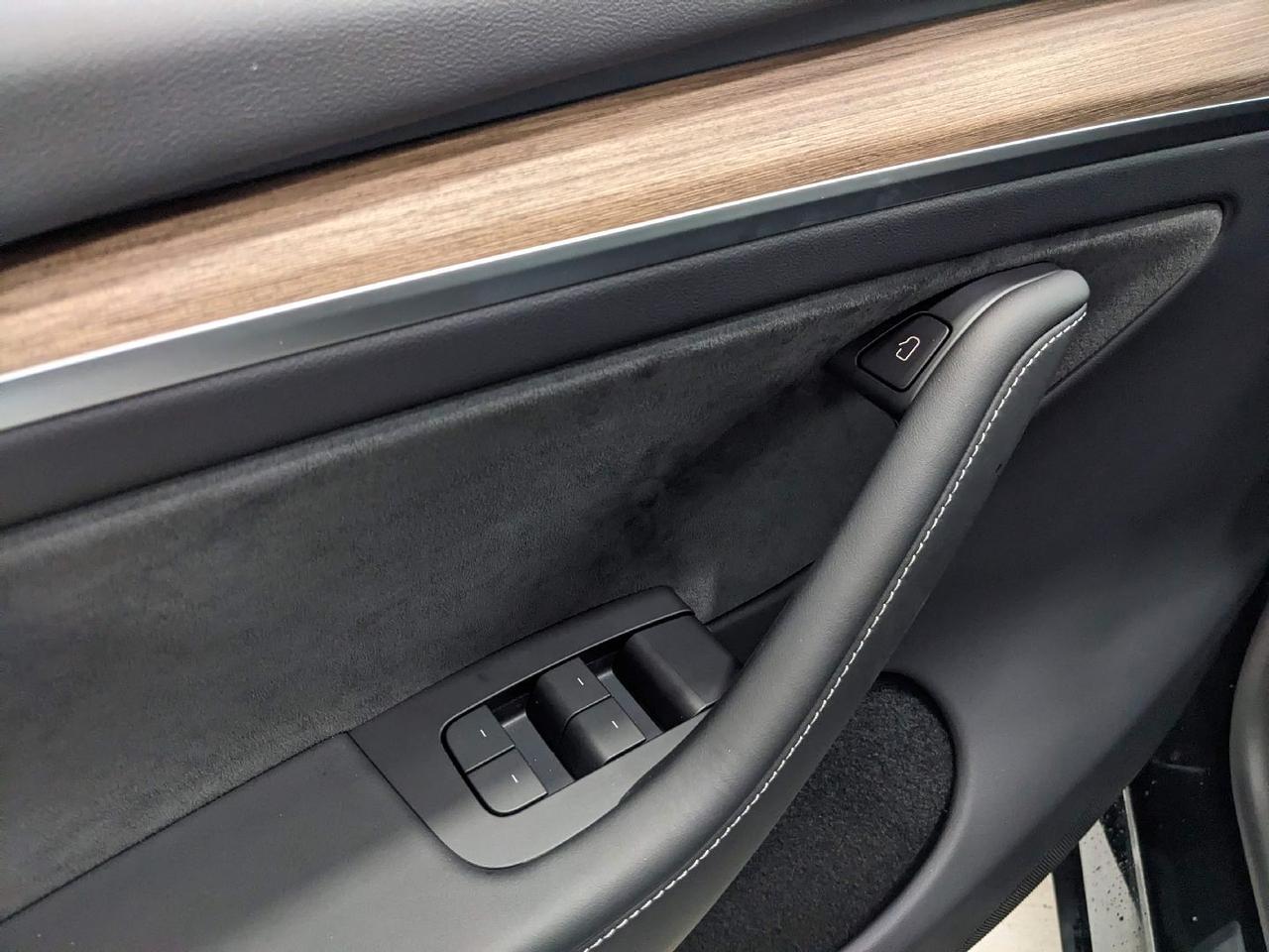 Tesla Model Y 440 cv Long Range Dual Motor Tetto Cruise adattivo