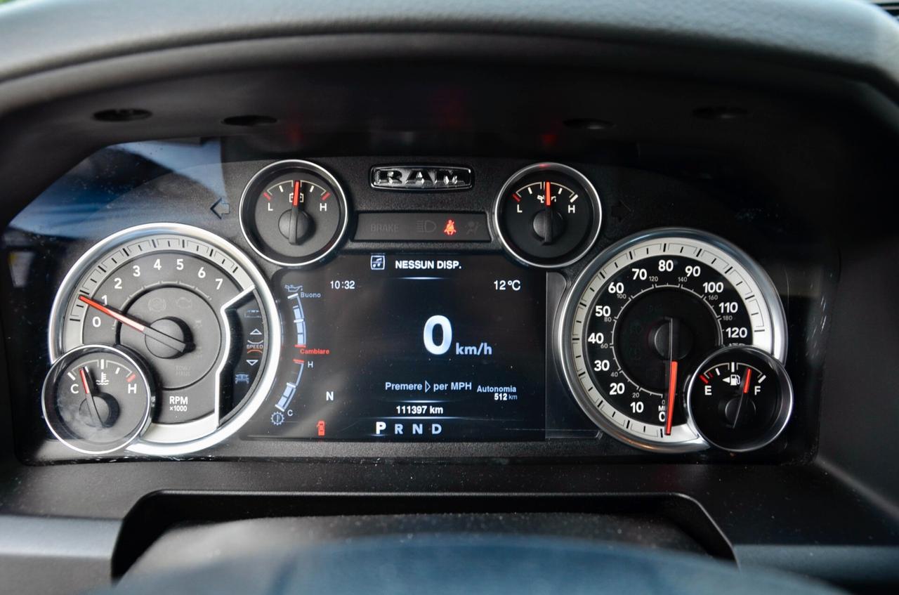 Dodge RAM 1500 5.7 V8 BIG HORN 401cv AT8