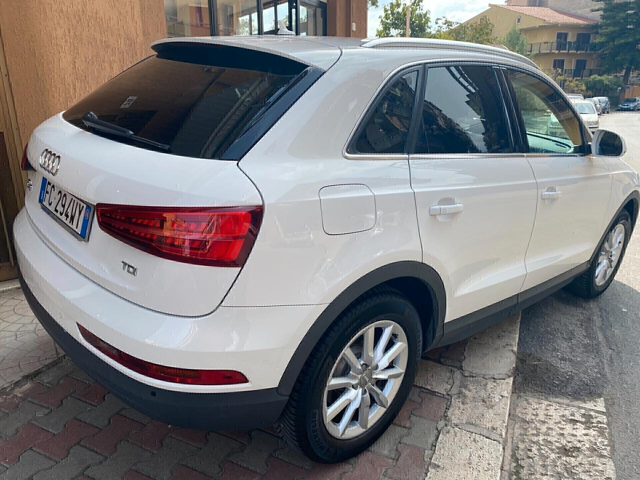 Audi Q3 2.0 TDI 120 CV Business