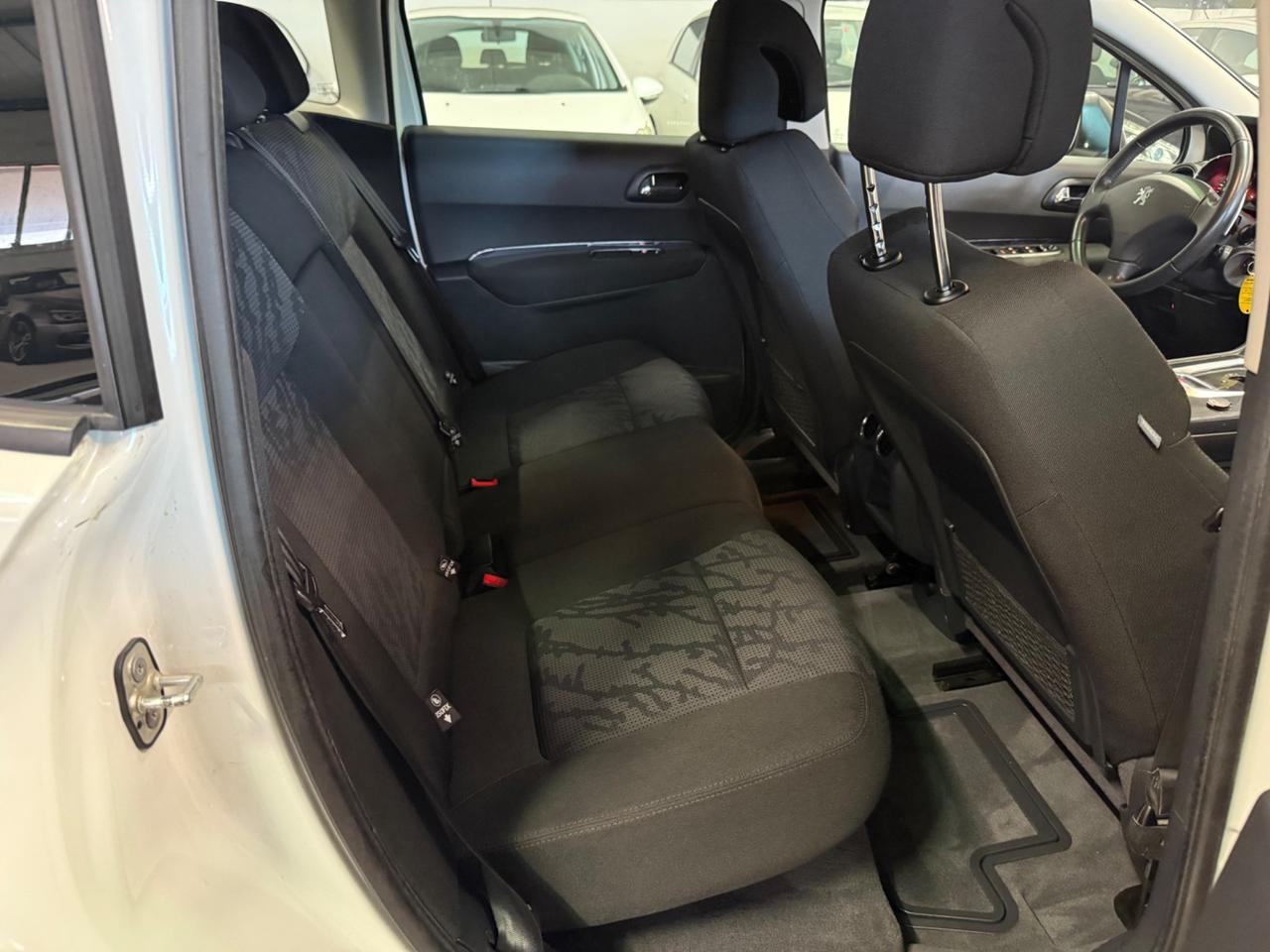 Peugeot 3008 1.6 HDi 112CV cambio robotizzato Premium