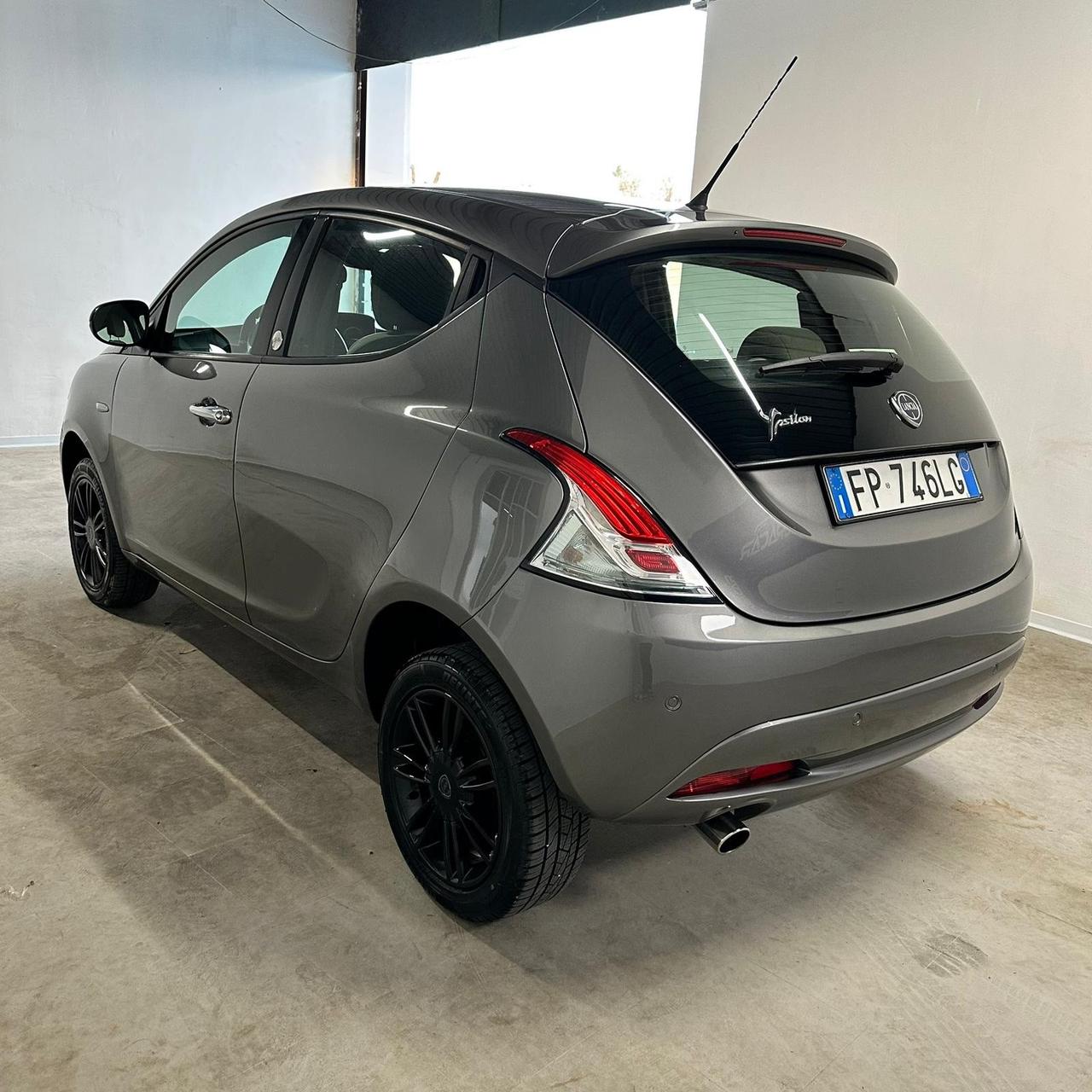 Lancia Ypsilon 0.9 TwinAir 5 porte Metano Ecochic Gold