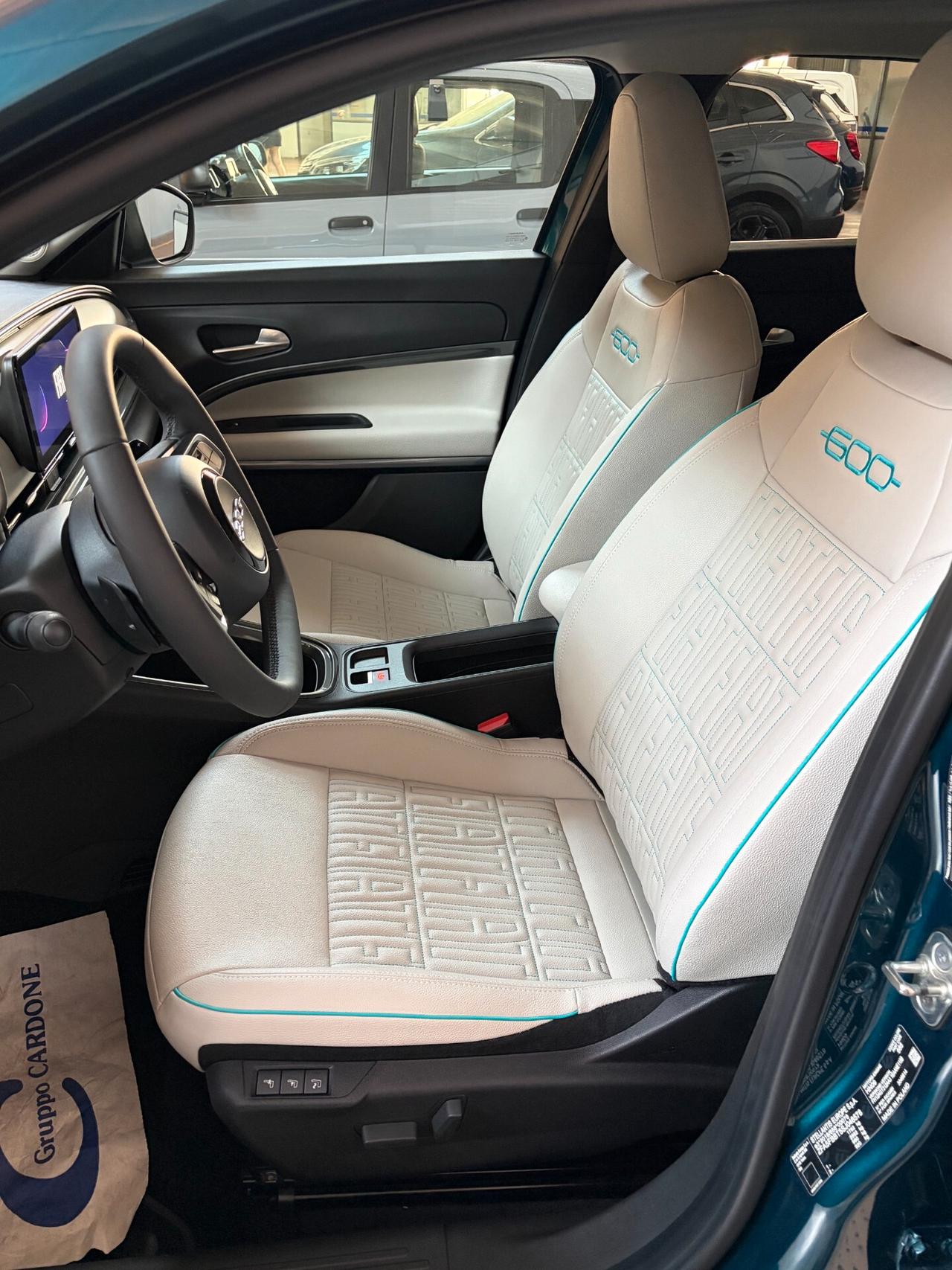 FIAT 600 1.2 HYBRID DCT MHEV LA PRIMA (19.000 KM!)