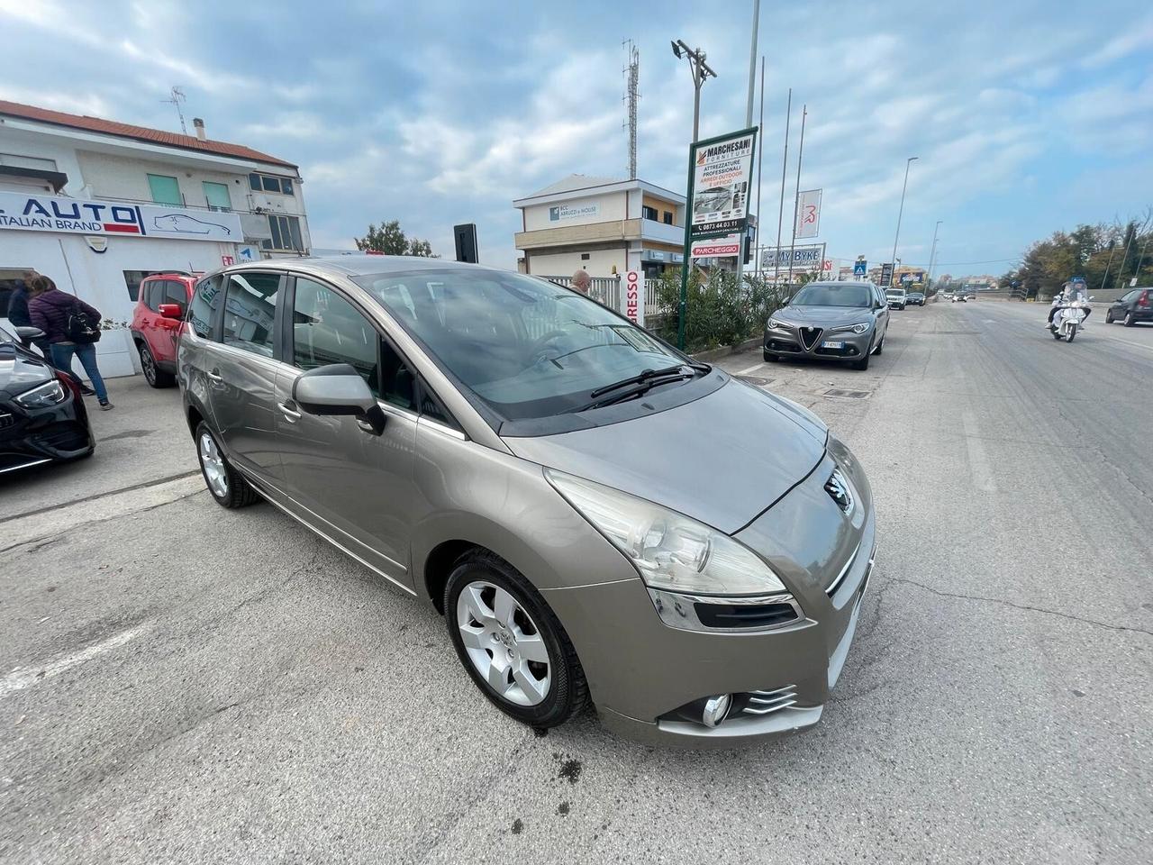 Peugeot 5008 1.6 e-HDi 112CV Stop&Start cambio robotizzato Family