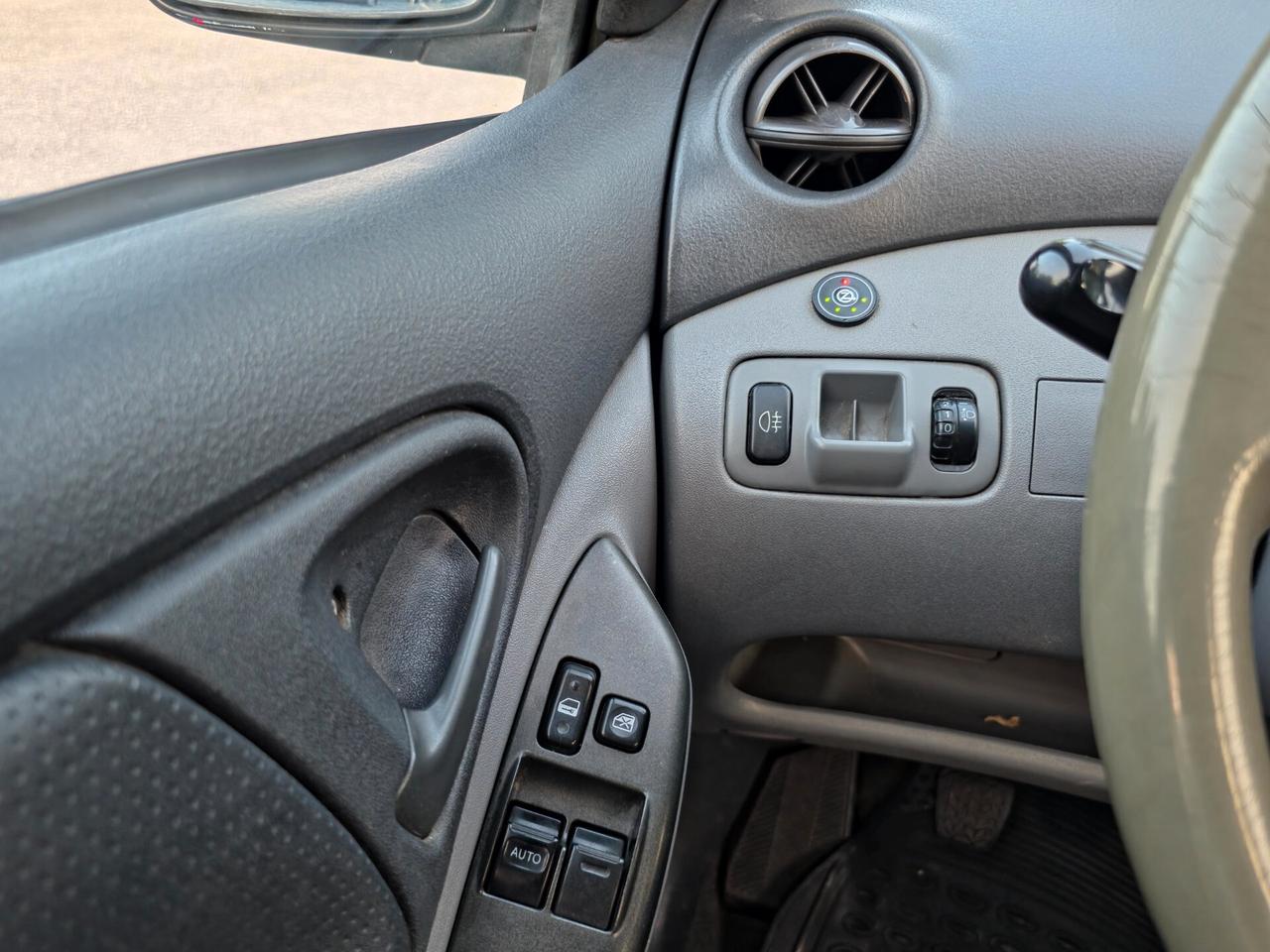 Toyota Yaris 1.0i 16V cat 5 porte Sol CV-65 GPL E3 Manuale NEO 2004