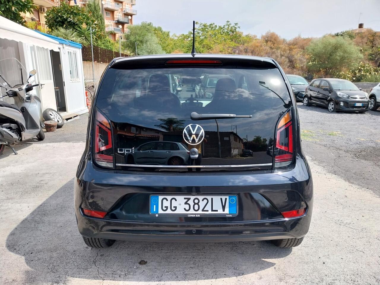 VOLKSWAGEN UP BENZINA SERIE SPECIALE BEATSAUDIO