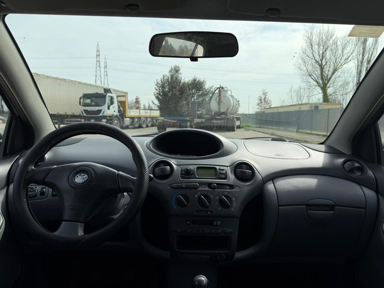 Toyota Yaris 1.3i 16V cat 5 porte Luna