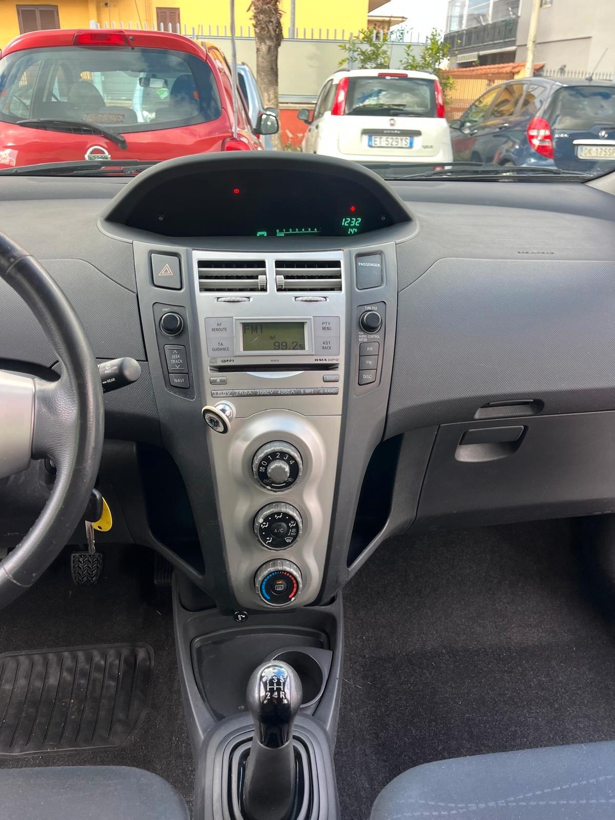 Toyota Yaris 1.0 5 porte Sol