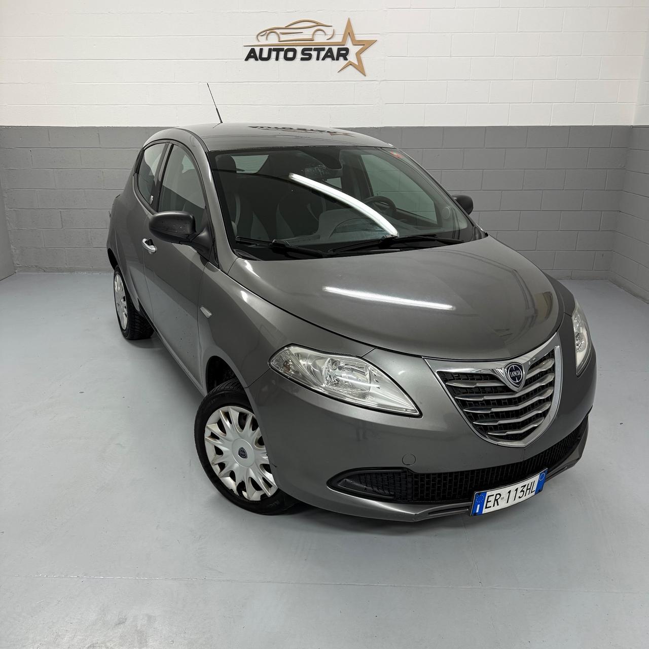 Lancia Ypsilon 0.9 TwinAir 85 CV 5 porte Metano Ecochic Silver