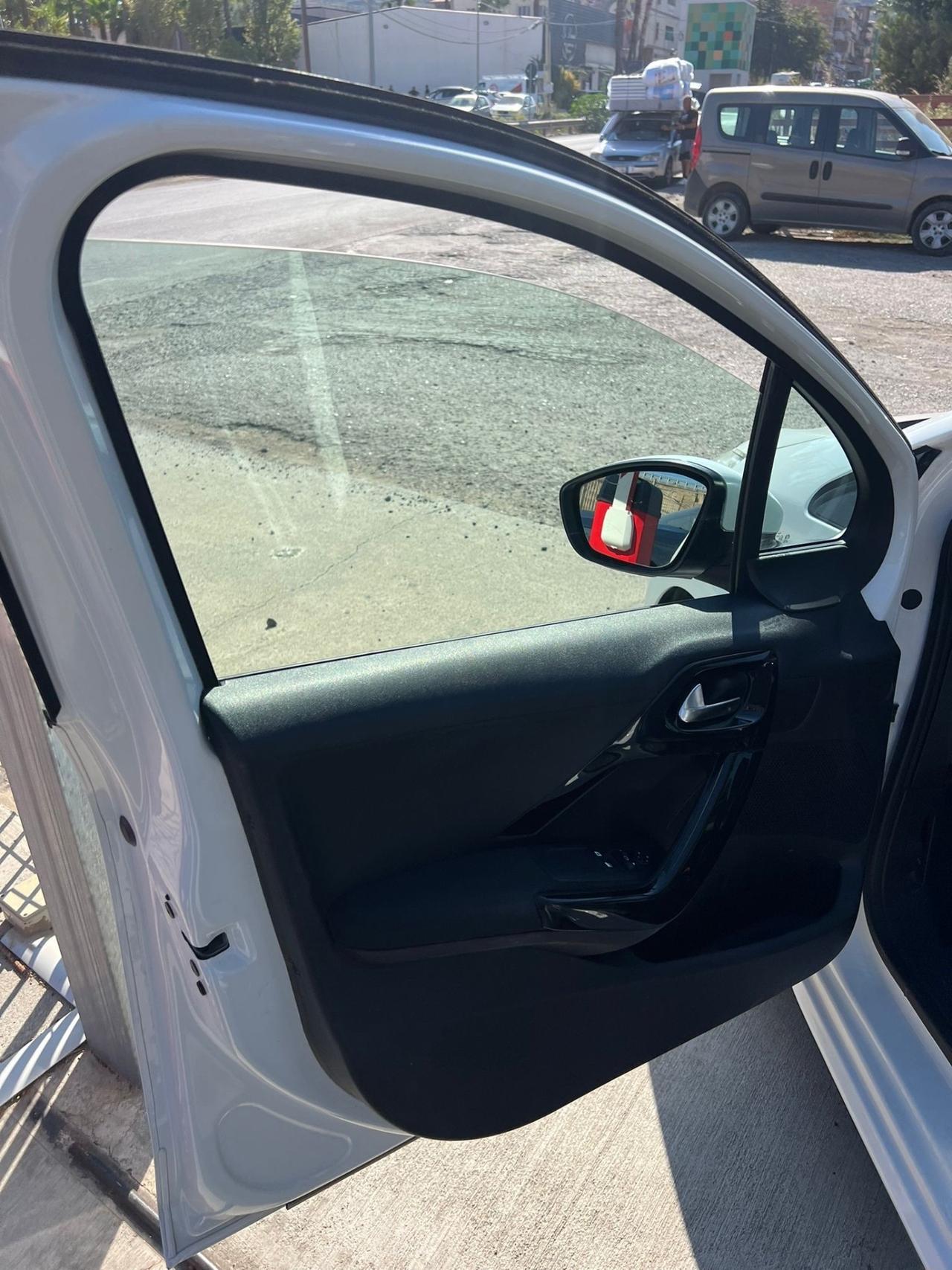 Peugeot 208 BlueHDi 75 5 porte Allure