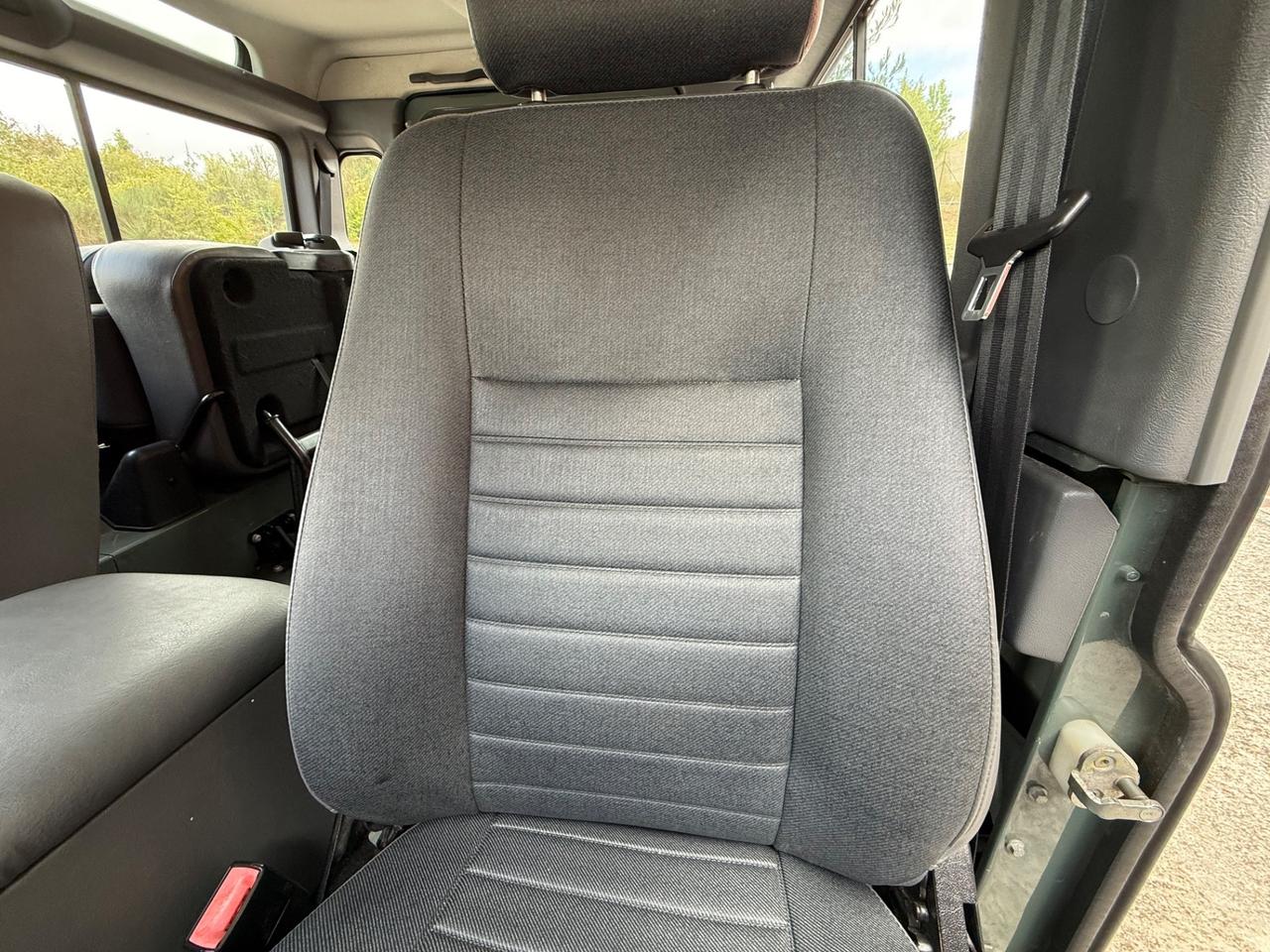 Land Rover Defender 90 2.4 TD4