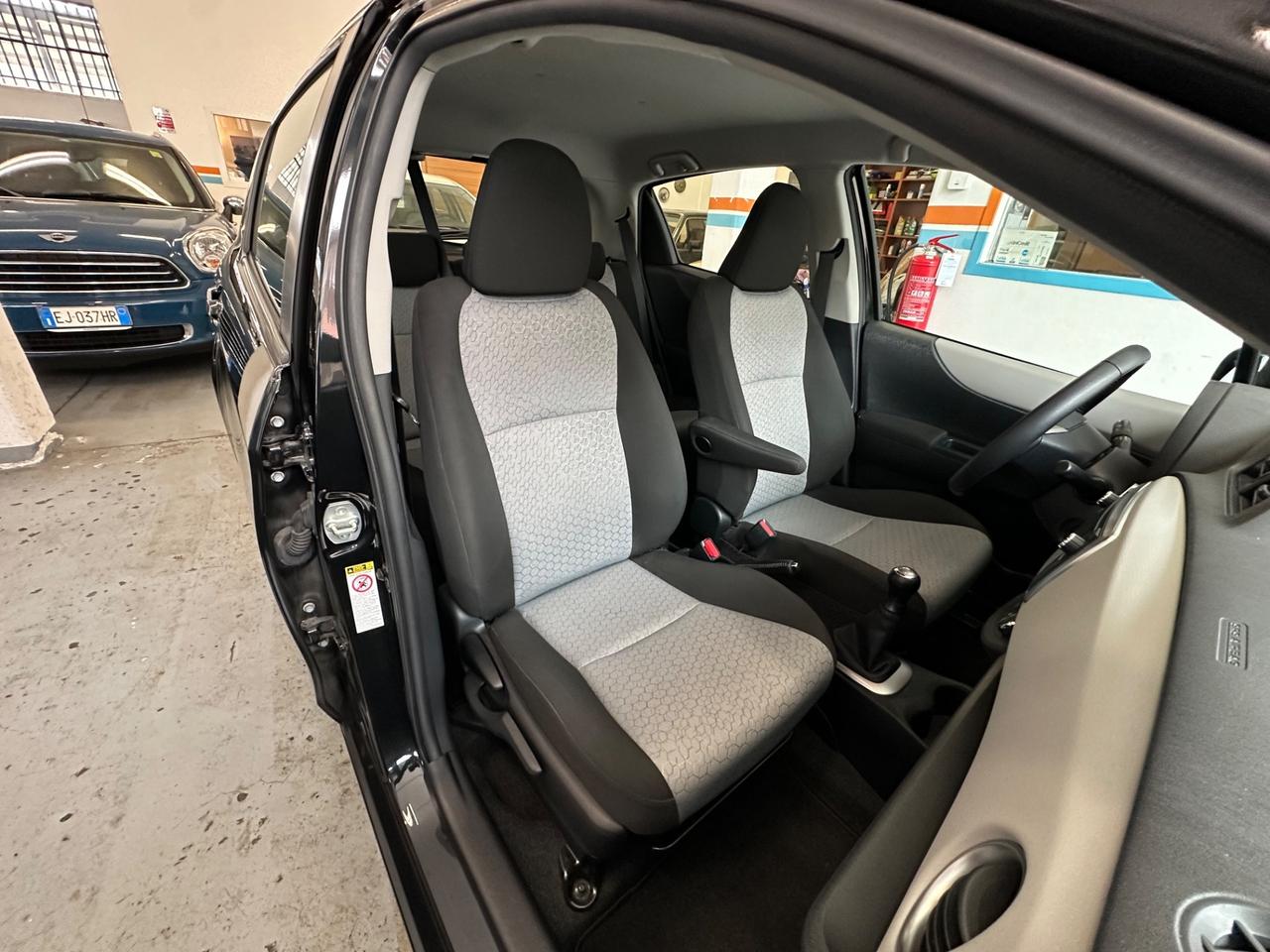 Toyota Yaris 1.0 5 porte Lounge - Navy